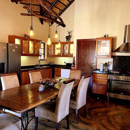 Bushvilla Umoja Kruger 팔라보르와 외부 사진