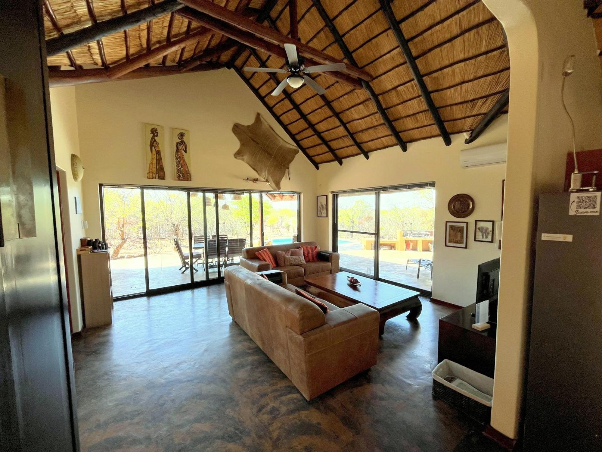 Bushvilla Umoja Kruger 팔라보르와 외부 사진